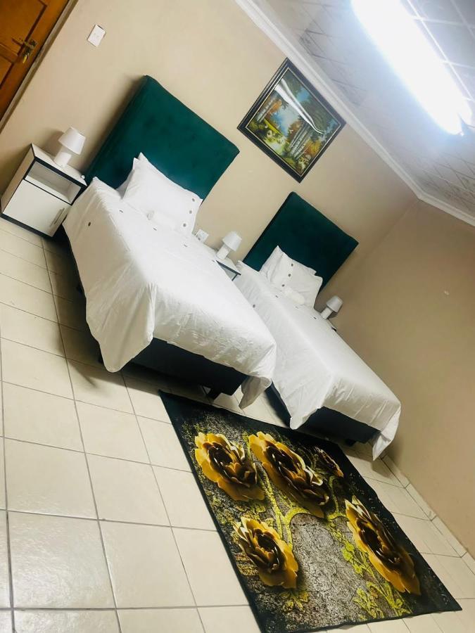 Super Classic Guest House Pretoria-Noord 外观 照片